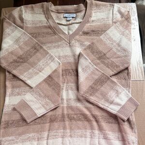 croft & barrow women’s V-Neck Striped Sweater — Beige and Cream